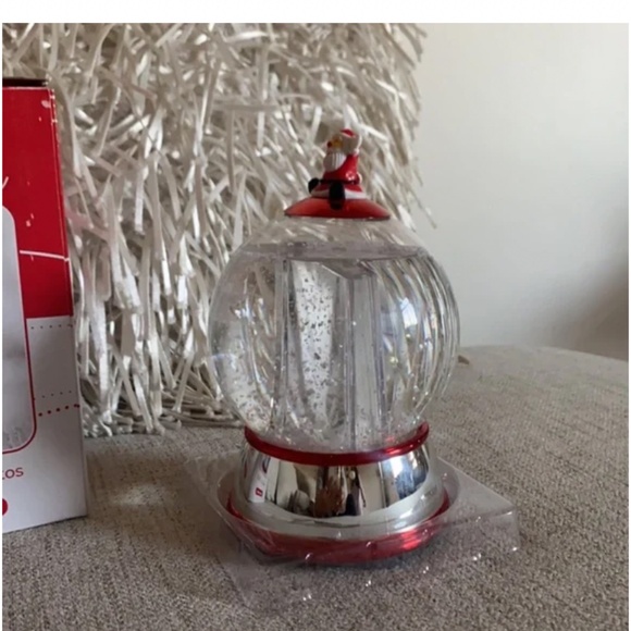 🪞 NEW light up holiday santa glow decorative snow globe - Picture 6 of 6